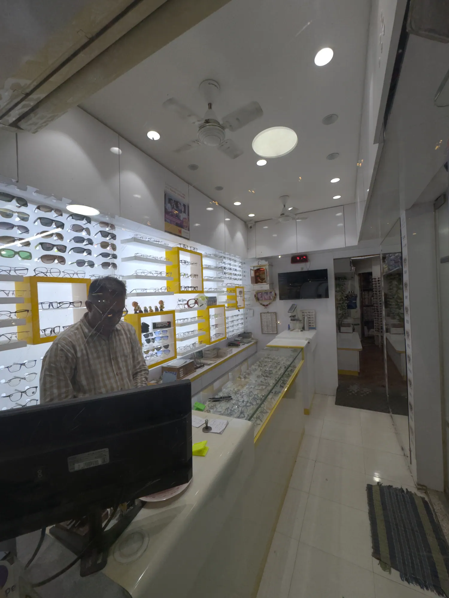 The counter and displays inside Ami Optics